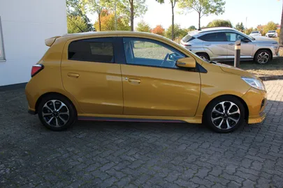 Car image 4