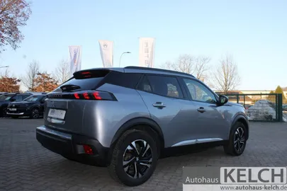 Car image 3