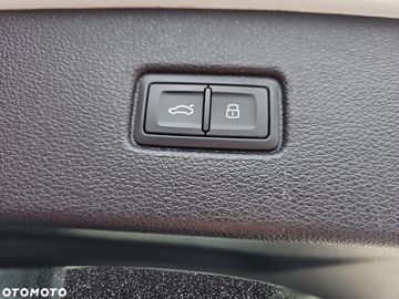 Car image 35