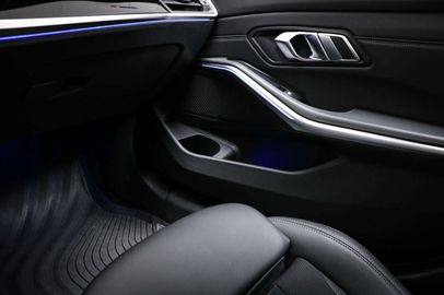 Car image 37