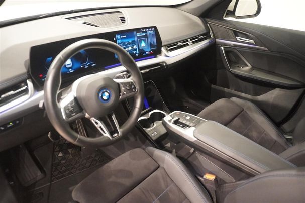 BMW iX1 xDrive30 M Sport 200 kW image number 7