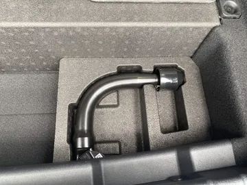 Car image 34