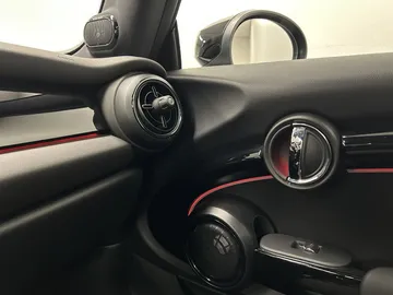 Car image 40