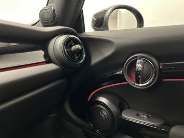 Car image 40