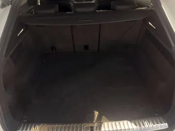 Car image 40