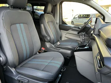 Car image 30