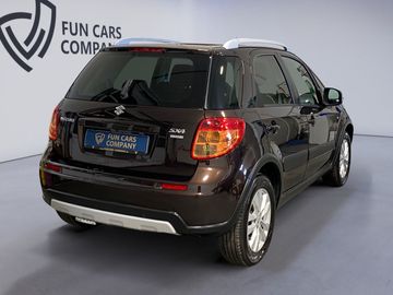 Car image 4
