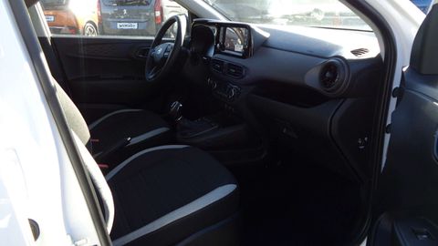 Car image 10