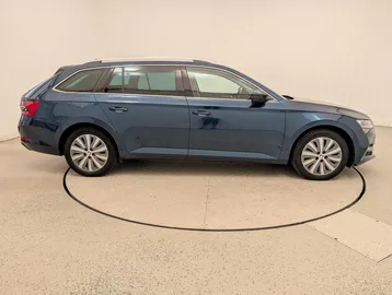 Car image 37