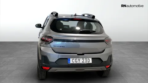 Car image 3