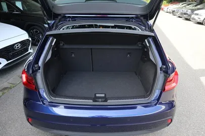 Car image 27