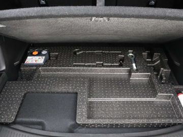 Car image 32