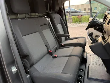 Car image 36