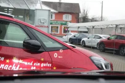 Car image 24
