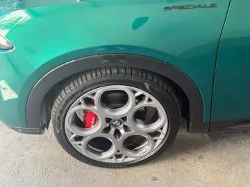 Car image 26