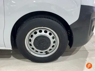 Car image 33