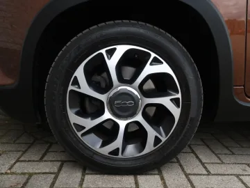 Car image 30