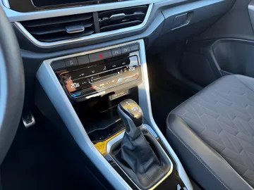 Car image 28