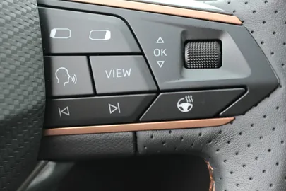 Car image 34