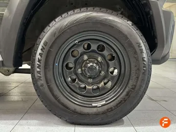 Car image 26