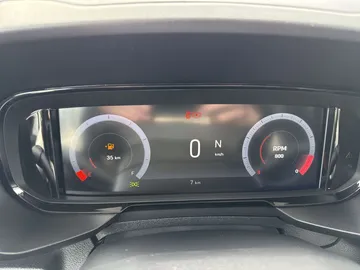 Car image 22