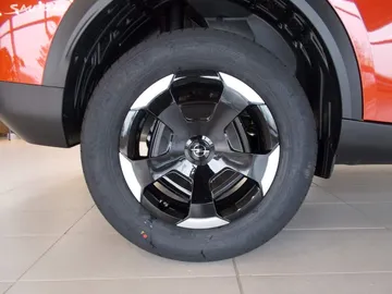 Car image 30