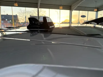 Car image 34