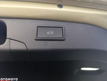 Car image 34