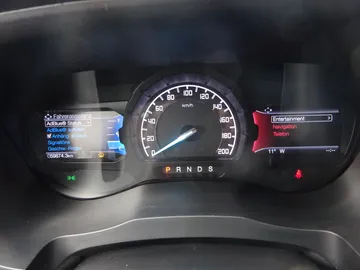 Car image 32