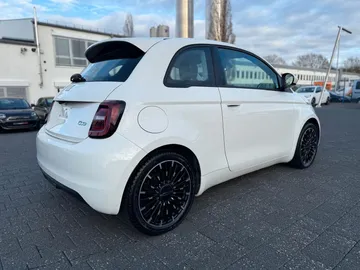 Car image 19