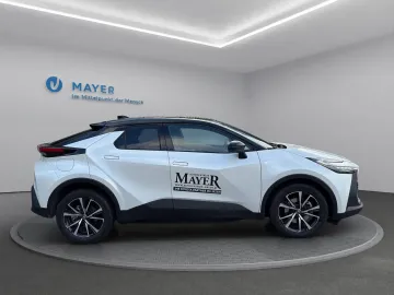 Car image 4