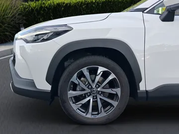 Car image 25