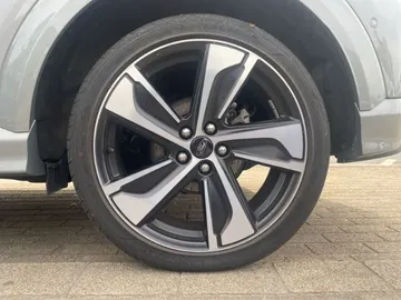 Car image 28