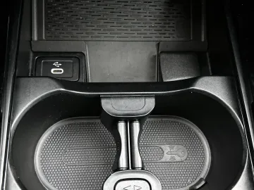 Car image 37