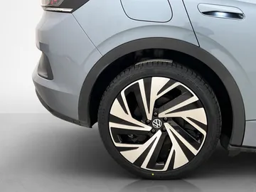 Car image 38
