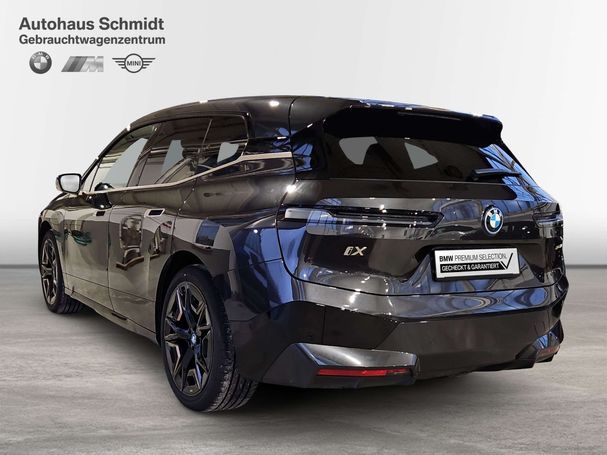 BMW iX xDrive50 385 kW image number 4