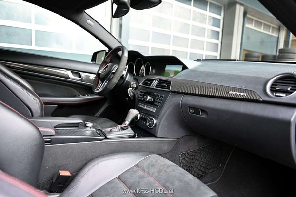 Mercedes-Benz C 63 AMG C Black Series 380 kW image number 11