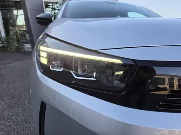 Car image 30