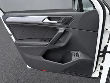 Car image 40
