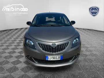 Car image 3