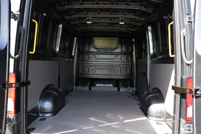 Car image 34