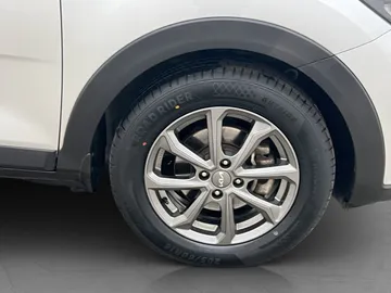 Car image 30