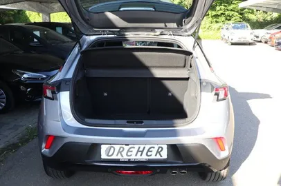 Car image 26