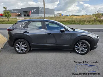 Car image 3