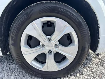 Car image 29
