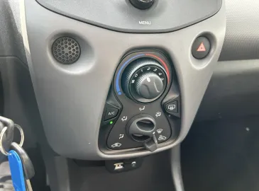Car image 22