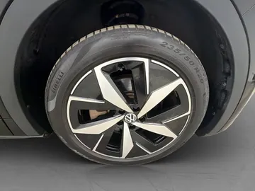 Car image 34