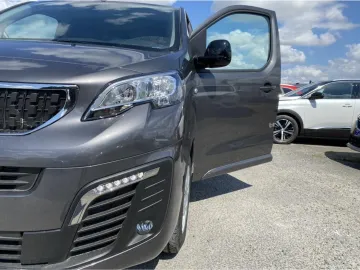 Car image 32
