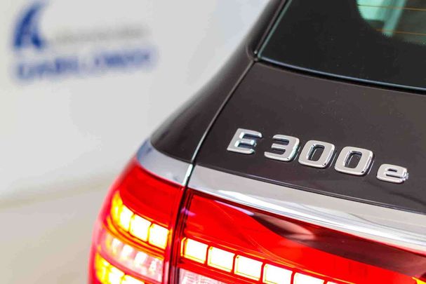 Mercedes-Benz E 300 e T 235 kW image number 13