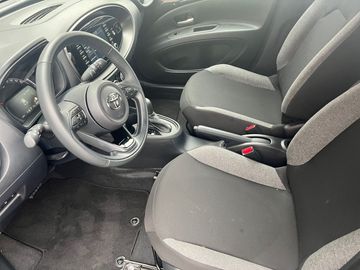 Car image 14